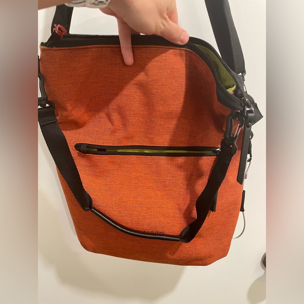 Sherpani anti-theft crossbody vale AT bag